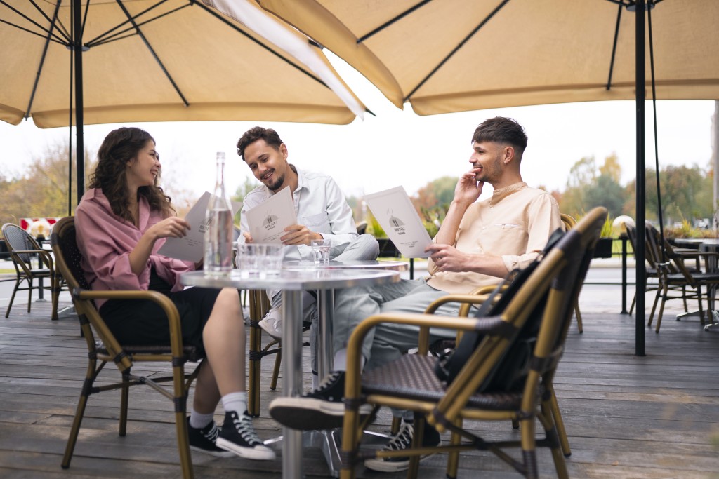 smiley-friends-restaurant-full-shot.jpg